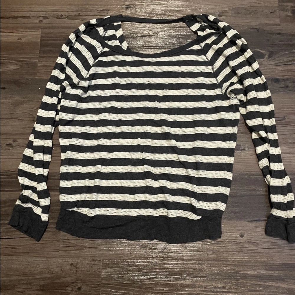 Alo Yoga Open Back Long Sleeve Striped Perforated Shirt Cream Grey Large FLAWED